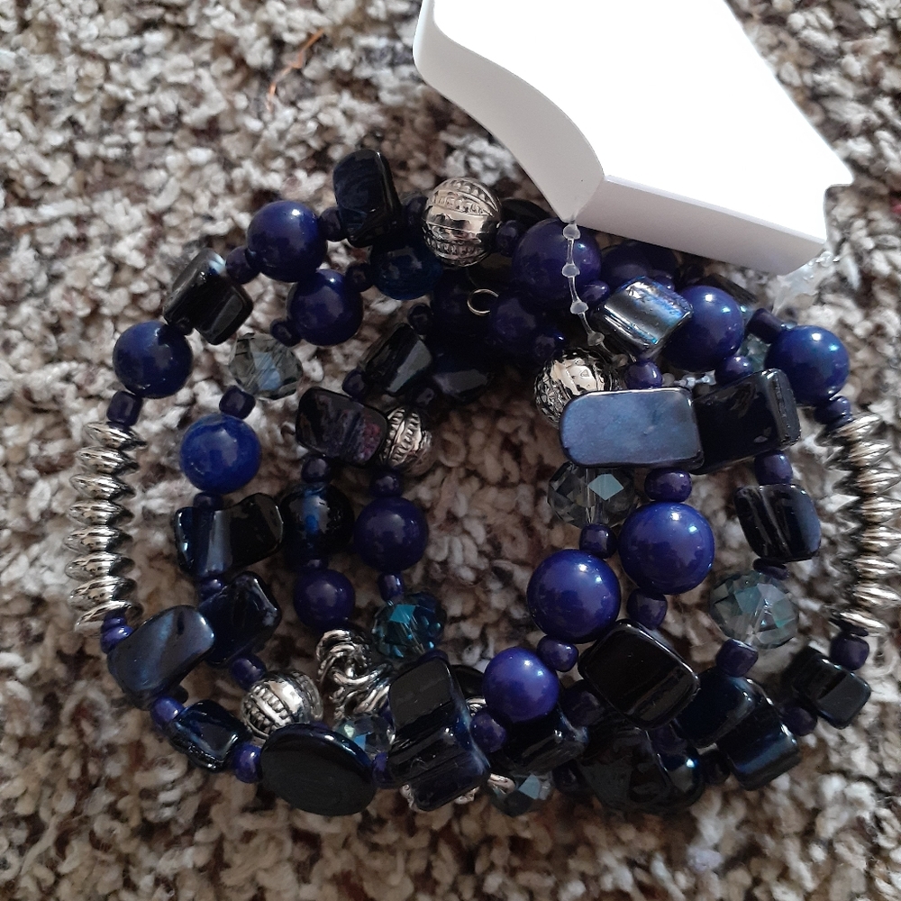 Silver tone blue bead coil bracelet SOLD!!!!🛑